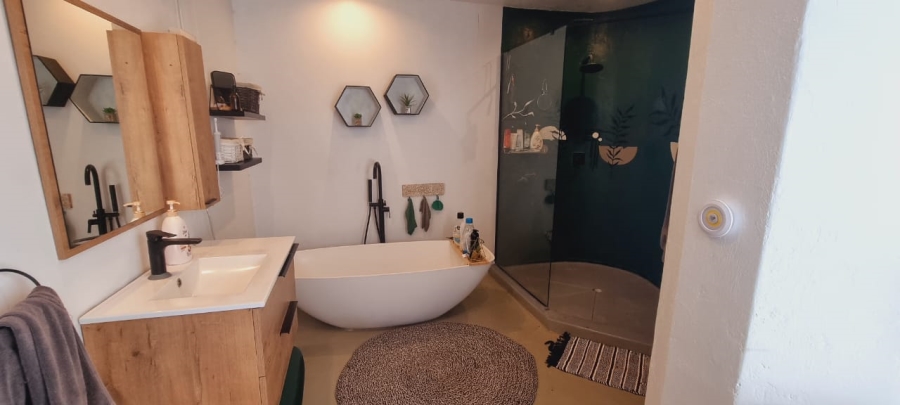 8 Bedroom Property for Sale in Kshane North West